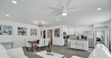 3-storey Home with Beautiful Lake View