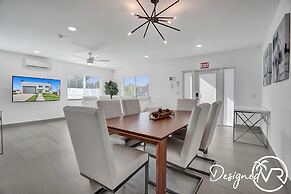 3-storey Home with Beautiful Lake View