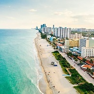 Hollywood Beach Walk Steps to the Ocean Miami
