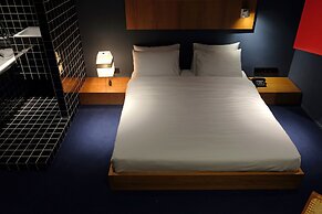 Blueberry Nights Hotel