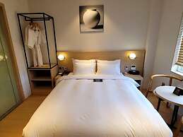 Daisy Hotel