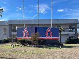 Motel 6 Texarkana, TX
