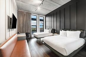 Waymore's Guest House & Casual Club