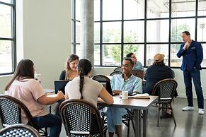 Waymore's Guest House & Casual Club