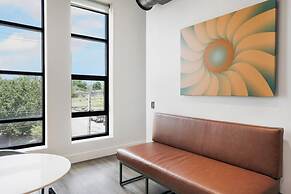 Waymore's Guest House & Casual Club