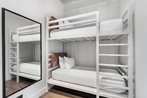 Waymore's Guest House & Casual Club