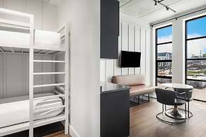 Waymore's Guest House & Casual Club