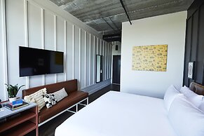 Waymore's Guest House & Casual Club