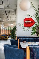 Waymore's Guest House & Casual Club