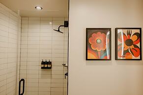 Waymore's Guest House & Casual Club