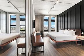 Waymore's Guest House & Casual Club