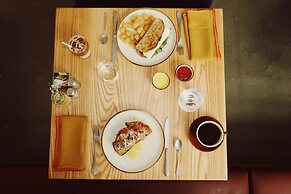 Waymore's Guest House & Casual Club