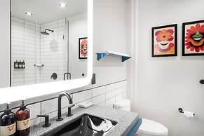 Waymore's Guest House & Casual Club