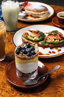 Waymore's Guest House & Casual Club