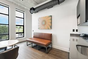 Waymore's Guest House & Casual Club