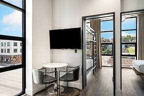 Waymore's Guest House & Casual Club