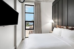 Waymore's Guest House & Casual Club