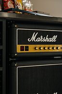 Waymore's Guest House & Casual Club