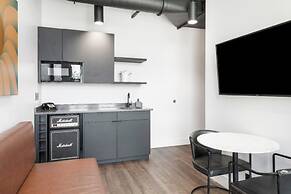 Waymore's Guest House & Casual Club