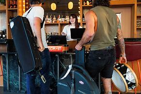 Waymore's Guest House & Casual Club