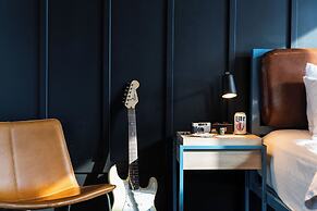 Waymore's Guest House & Casual Club