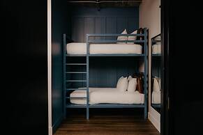 Waymore's Guest House & Casual Club