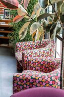 Waymore's Guest House & Casual Club