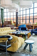 Waymore's Guest House & Casual Club