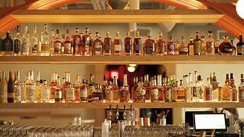 Waymore's Guest House & Casual Club