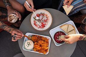 Waymore's Guest House & Casual Club