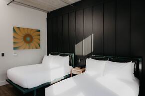 Waymore's Guest House & Casual Club