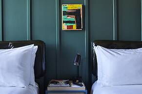 Waymore's Guest House & Casual Club