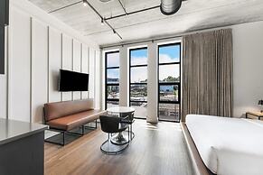 Waymore's Guest House & Casual Club