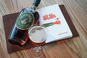 Waymore's Guest House & Casual Club