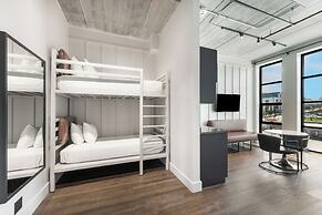 Waymore's Guest House & Casual Club