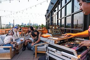 Waymore's Guest House & Casual Club