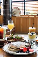 Waymore's Guest House & Casual Club