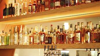 Waymore's Guest House & Casual Club