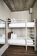 Waymore's Guest House & Casual Club