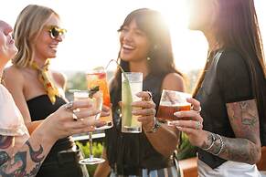 Waymore's Guest House & Casual Club