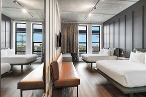 Waymore's Guest House & Casual Club