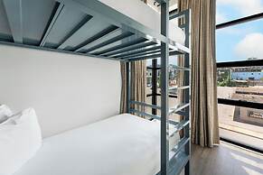 Waymore's Guest House & Casual Club