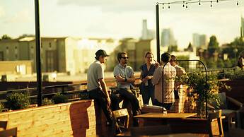 Waymore's Guest House & Casual Club