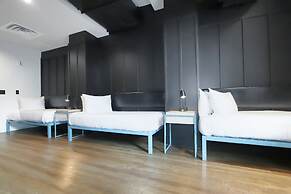 Waymore's Guest House & Casual Club