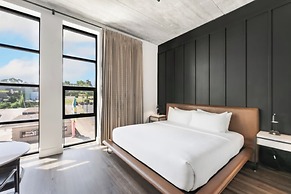 Waymore's Guest House & Casual Club