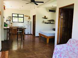 Burnt Toast Surf Camp - Hostel