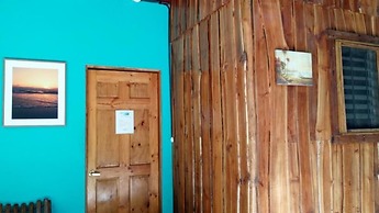 Burnt Toast Surf Camp - Hostel