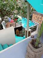 Burnt Toast Surf Camp - Hostel