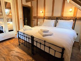 Brundish, Suffolk Large 4-bed Barn Stunning!