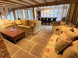 Brundish, Suffolk Large 4-bed Barn Stunning!